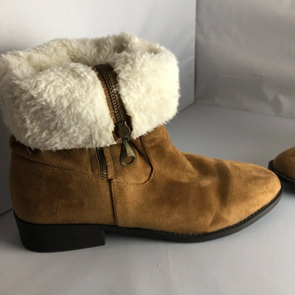 Maurices Faux fur ankle boots Fold Over Women’s size 11 Tan Side Zipper‎ EUC